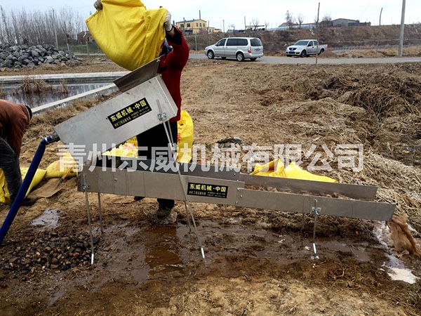 小型選礦溜槽,鼓動(dòng)溜槽,振動(dòng)溜槽 小型選礦溜槽,鼓動(dòng)溜槽,振動(dòng)溜槽